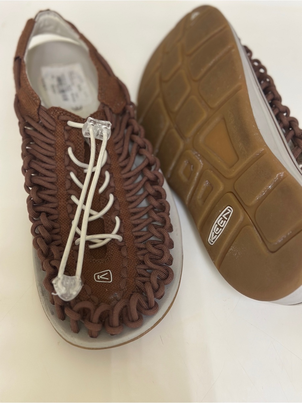 Keen Brown and Cream Woven Hanging Sandal Organizer - Picture 4 of 5